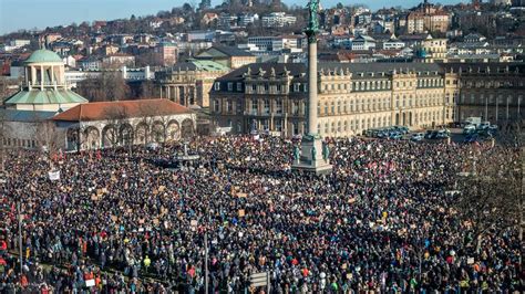 Mehr Als 100 000 Demonstrieren Bundesweit Gegen Rechts