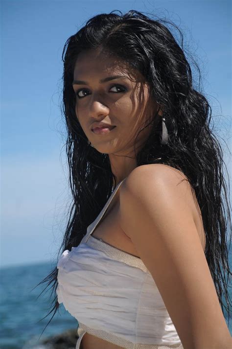 pakadai wallpapers south indian actress sunaina hot
