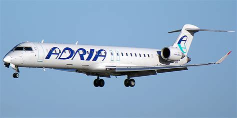 bombardier crj  commercial aircraft pictures specifications reviews