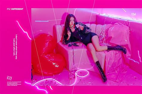 Itzy’s Yuna Teaser Itzy Debut Yuna Dalladalla How To Play Dominoes