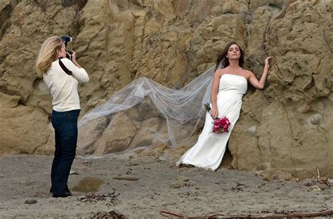 file wedding photographer preparing shot wikimedia commons