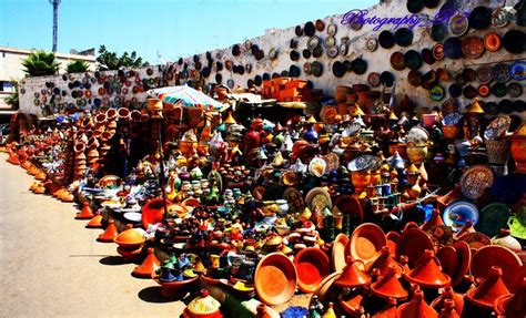 alsnaaa altklydy almghrby alfkhar moroccan handicrafts pottery market street dolores