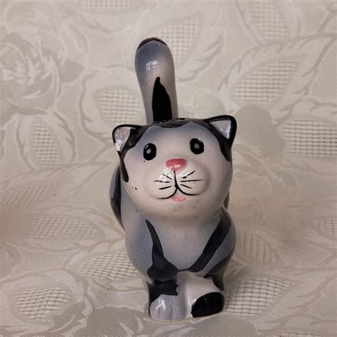 large kitty cat salt and pepper shakers with carrier