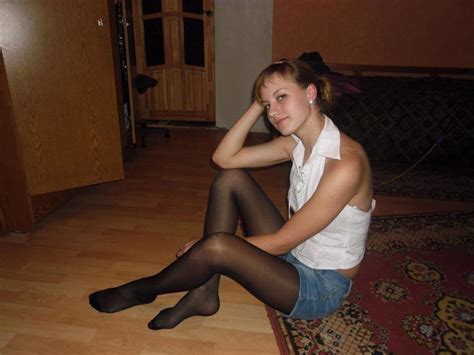 feet legs nylon amateur teen girls in nylons stockings