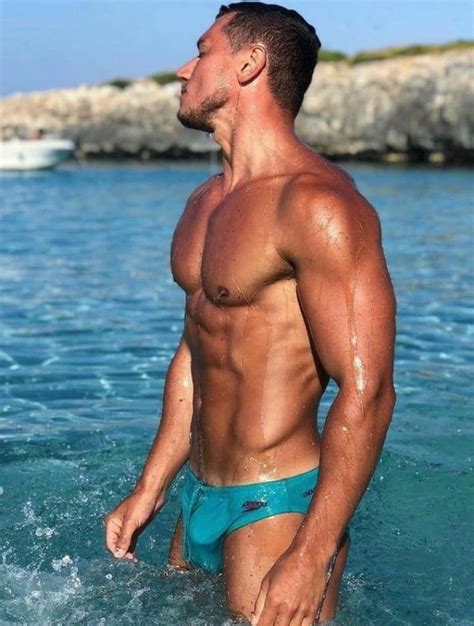 👌😘🙂🔥🔥🔥 Muscles Hot Guys Hot Men Guys In Speedos Men Beach Athletic