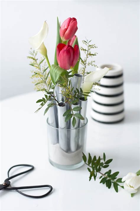elegantes vasen ensemble aus reagenzglaesern handmade kultur