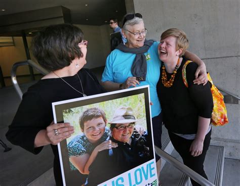 U S Judge Strikes Down Oregon S Gay Marriage Ban Calls