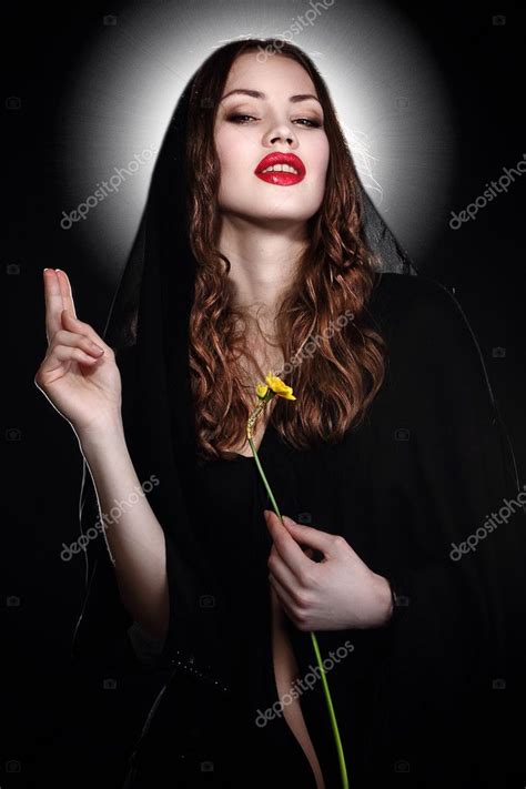 moda model portrety wygląda jak panny lub maria magdalena — zdjęcie stockowe © appearagain 11989452