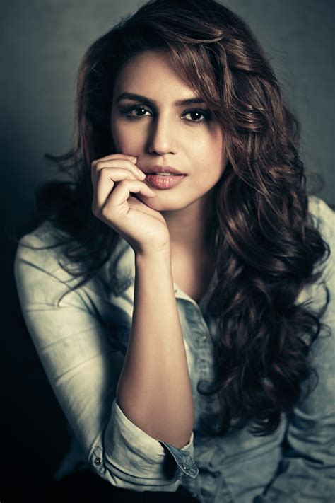 spicy huma qureshi hot and sizzling images and pictures