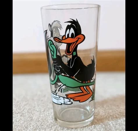 Vintage 1976 Looney Tunes Pepe Le Pew And Daffy Duck Pepsi Collector