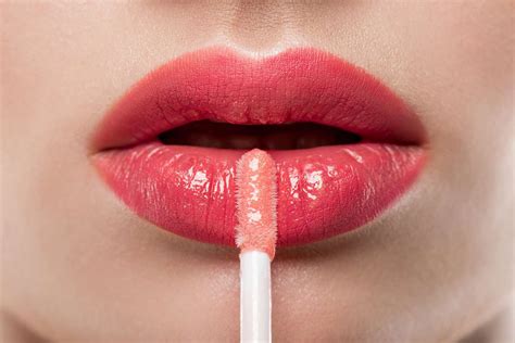 lip plumping products  work