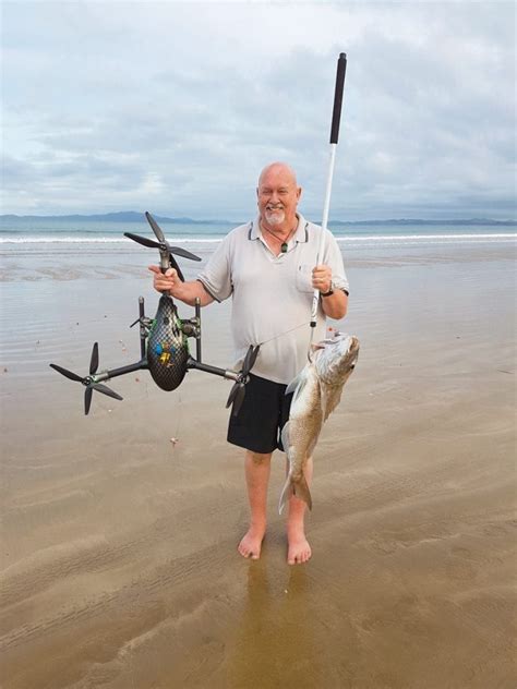 fishing drones geeky reviews fisherreel aug     fishing dji drone fish