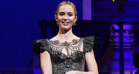 emily blunt brings ‘mary poppins returns to japan after oscar snub emily blunt mary poppins