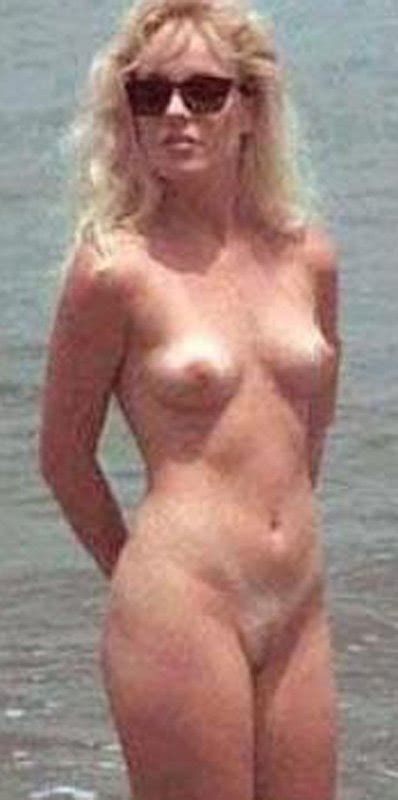 Naked Sharon Stone Added 07 19 2016 By Gwen Ariano