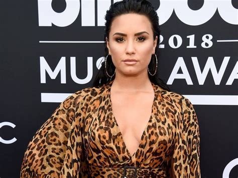 Demi Lovato’s Nude Photos Leaked After Snapchat Hacked Hollywood