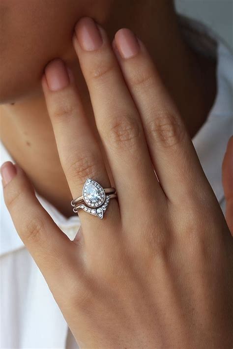 The Most Popular Engagement Rings For The Fashionable Bride Pear