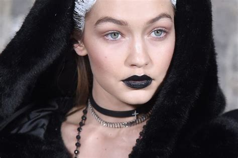 21 pictures to inspire your darkest lipstick fantasies