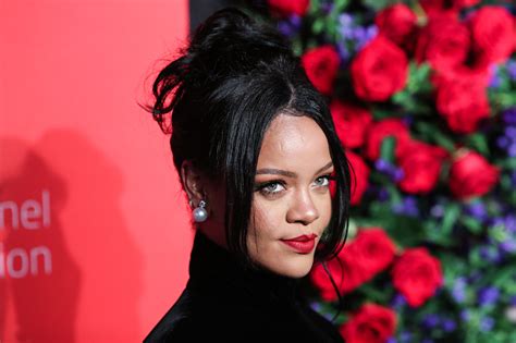 thirst trap alert rihanna modeling in her lingerie [photos] 93 9 wkys