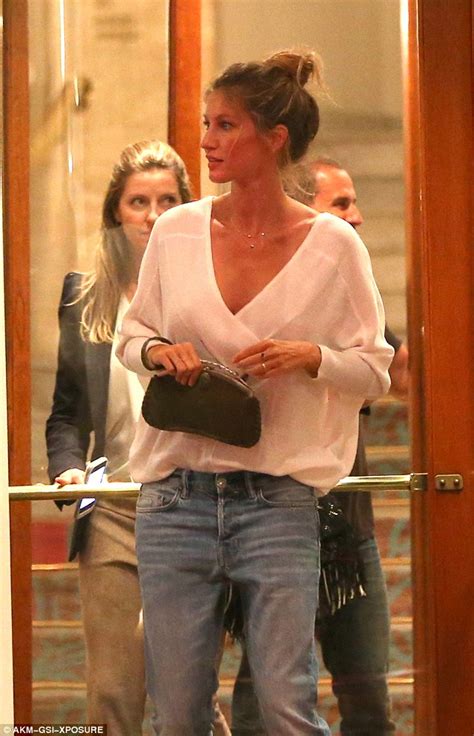 Gisele Admits To Getting A Boob Job After Breastfeeding Daily Mail Online