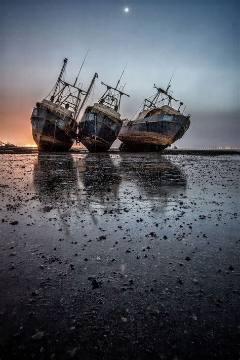 aged  beauty abandoned rusty ships topple  rest abandoned