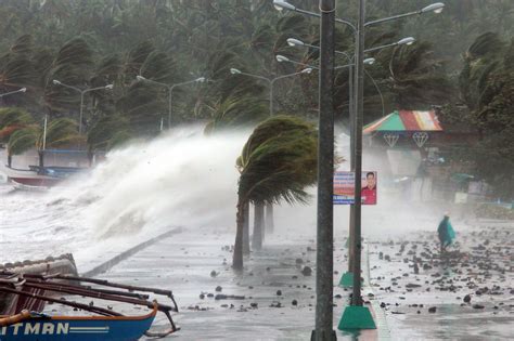 super typhoon haiyan   strongest storm    landfall winds    mph