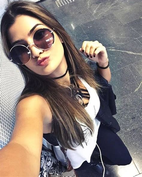 cute selfie poses for girls to look super awesome sunglasses women