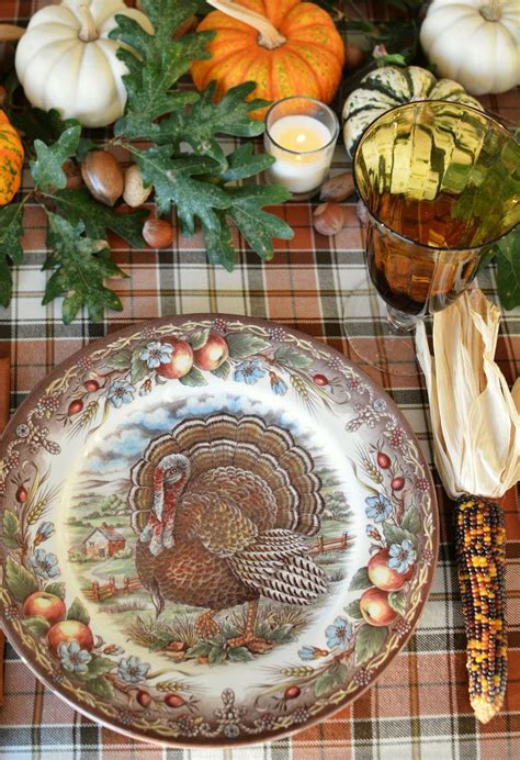 17 essential thanksgiving decorations turkey plates thanksgiving