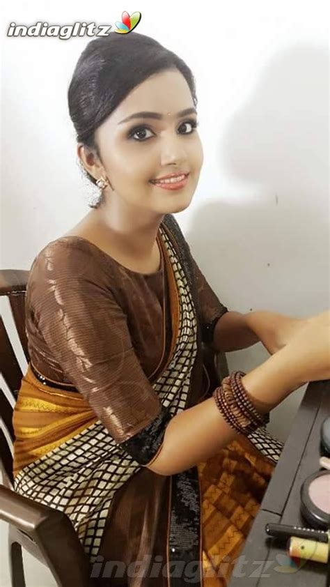 anupama parameshwaran malayalam actress image gallery