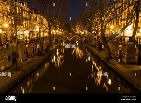 utrecht  night oude gracht bridge houses canal  restaurants stock photo alamy