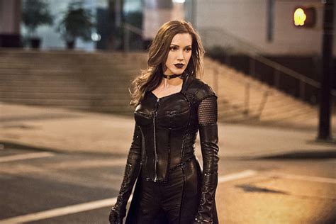 katie cassidy returning to arrow as a series regular in