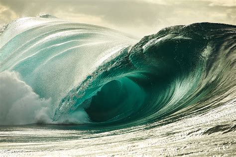 guy takes mind boggling photos of waves