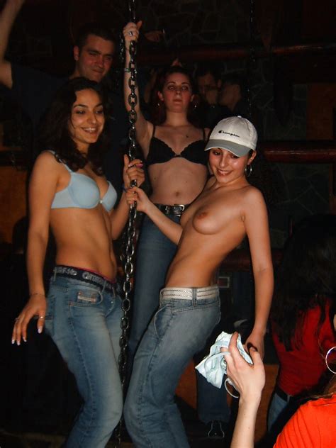 Pretty Girls Stripping In A Public Bar 9 Pics Xhamster