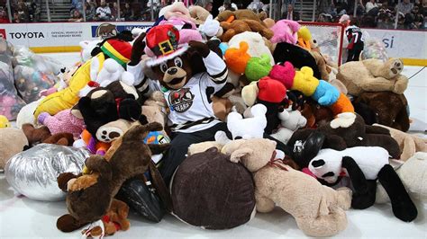 Ahl S Hershey Bears Set World Record With Teddy Bear Toss Sports