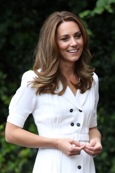 kate middleton trug ihre jetzige lieblingsbluse bereits zur verlobung