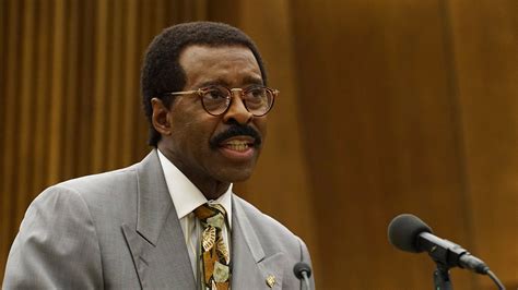 johnnie cochran would be leading the charge in ferguson says actor