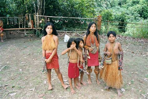 amazonjunglewomen local amazon tribe family  sinchucuy lodge