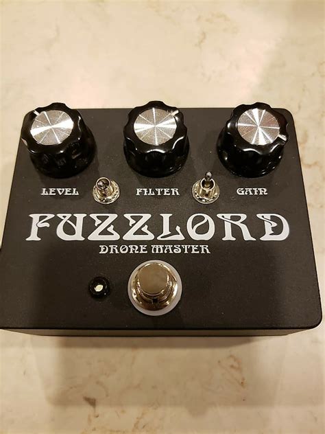 fuzzlord effects drone master  reverb
