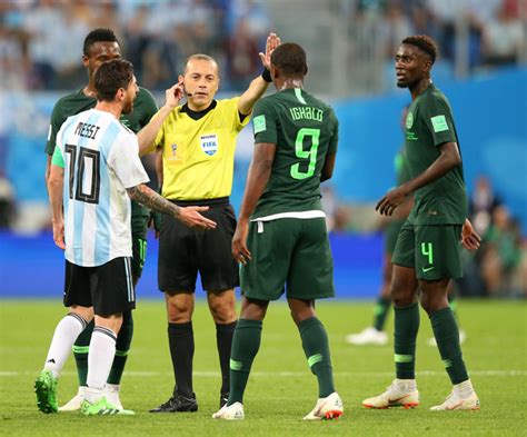 Lionel Messi Cuneyt Cakir Odion Ighalo Wilfred Ndidi Cuneyt Cakir