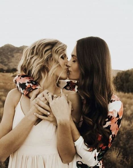 𝓶𝓲𝓪 𝓼𝓪𝓽𝓲𝓿𝓪𝓪 Cute Lesbian Couples Lesbian Love Lesbians Kissing Kylie