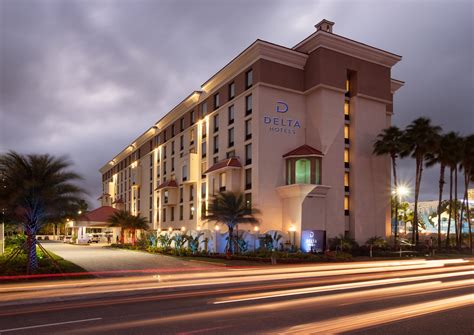 canadian chain delta hotels    debut