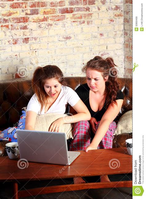 Shocked Teens While Networking Royalty Free Stock Images