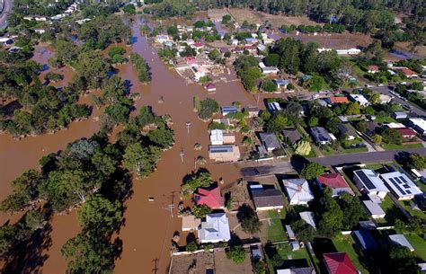 photos of australian floodwaters as they move toward sydney australia