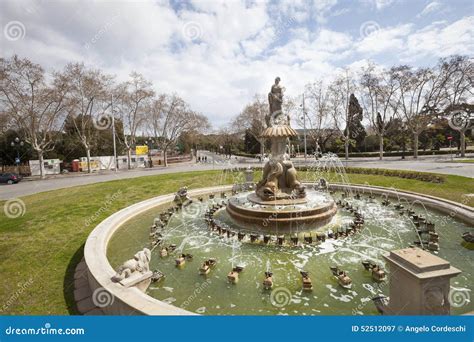 fontein  het centrum van barcelona  spanje redactionele fotografie image  europa