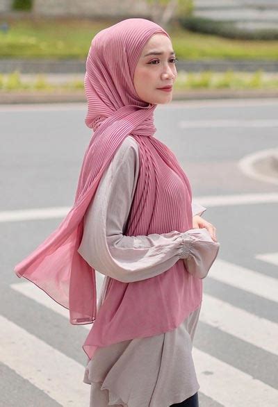 jilbab hitam pink banget  warna hijab  cocok  baju merah