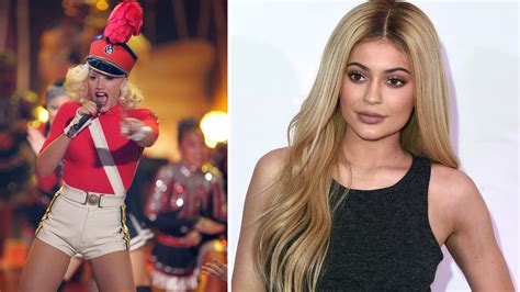 Kylie Jenner Gwen Stefani Hollaback Girl — Video Of Star Singing On