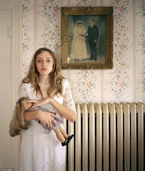 photographer ilona szwarc s intimate portraits reveal fascinating insight into the american girl