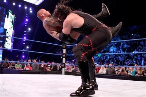 Wrestlemania 28 Kane S Epic Chokeslam Raises Bar For Matches