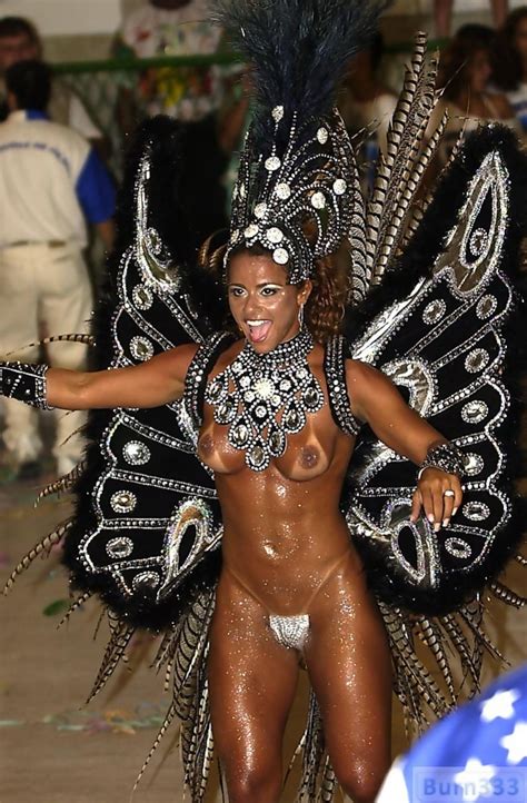 enjoy hourglass bodies of latina divas on carnival 18