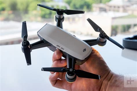 dji dji mini  en approche  petit drone  sous les  euros handheld products  dji