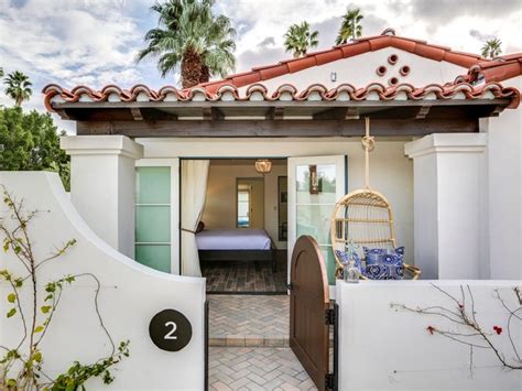 colorful palm springs villas    perfect weekend escape